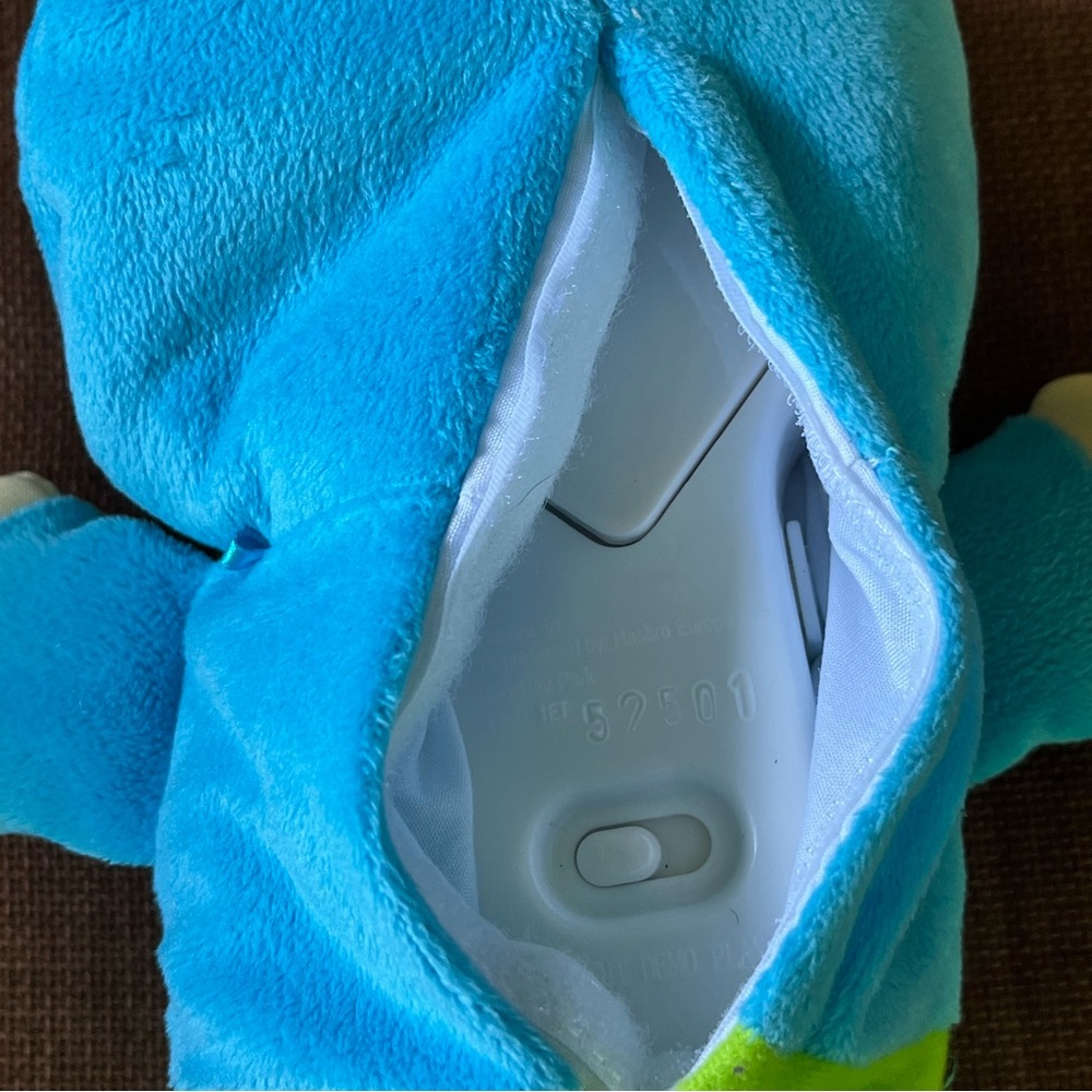 2011 Hasbro Playskool Lullaby Gloworm Glow Worm Lights Up Musical Works - Picture 6 of 6